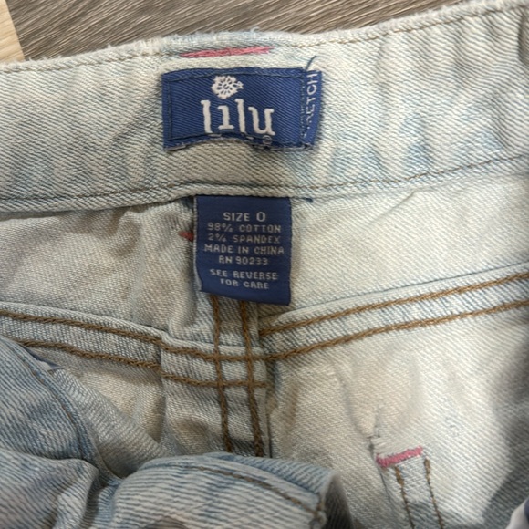 lulu jean shorts size 0 used like new, 4 pockets 2 in front 2 in back. - Picture 5 of 9